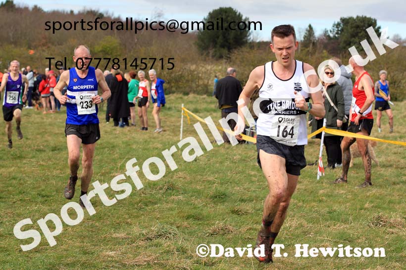 Men 35 to 60 in the 2023 BMAF Cross Country Champs., Wallsend. Photo: David T. Hewitson/Sports for All Pics